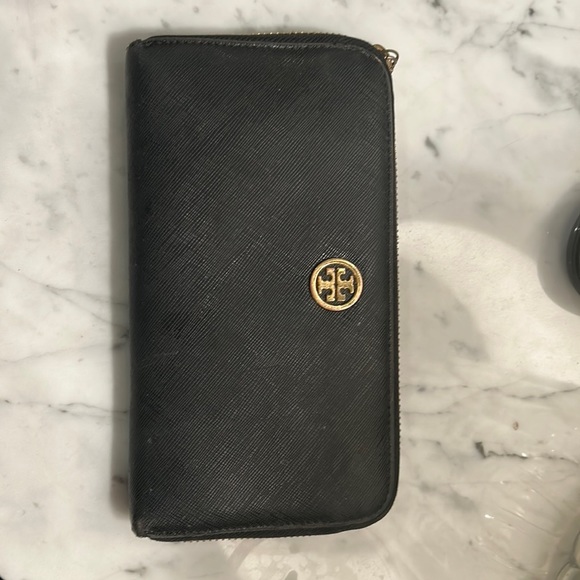 Tory Burch black wallet - Picture 1 of 3